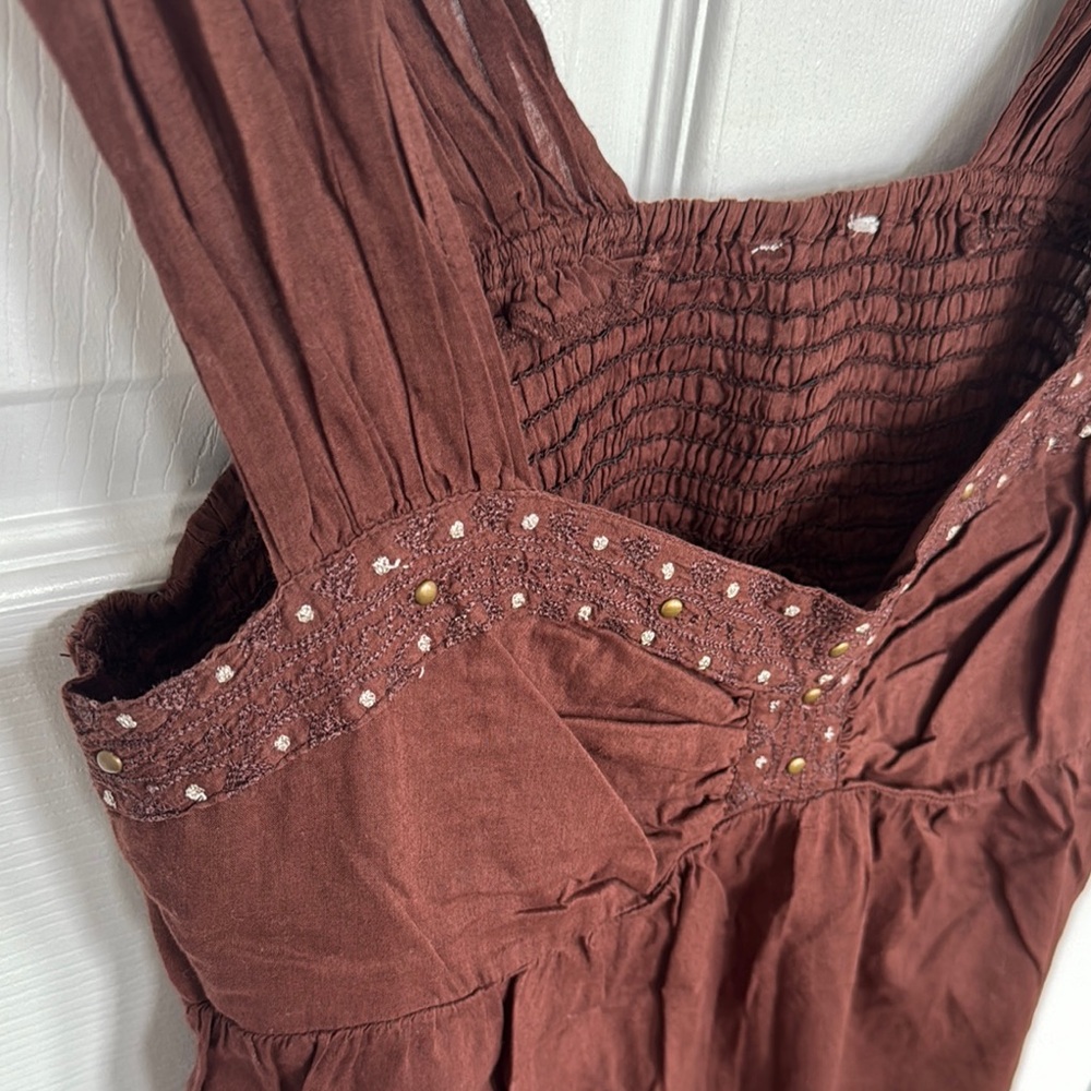 Elegant Brown Sleeveless Top - Picture 5 of 5